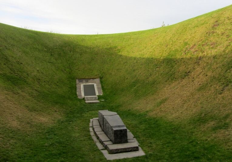 Таинственный камень внутри Небесного сада