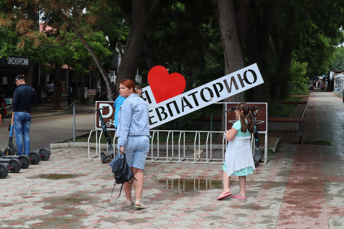 Фото автора. Центральная аллея ведущая к набережной г. Евпатория