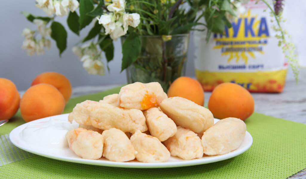Рецепт ленивых вареников из творога с абрикосами