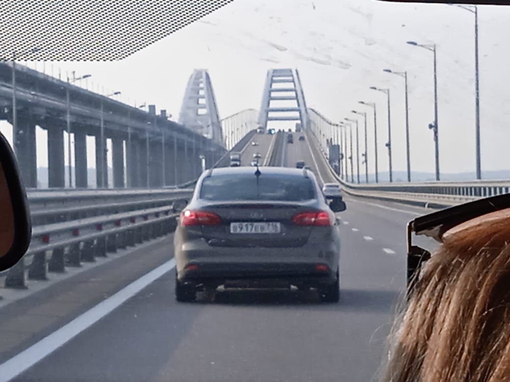 Едем через Крымский мост. 
