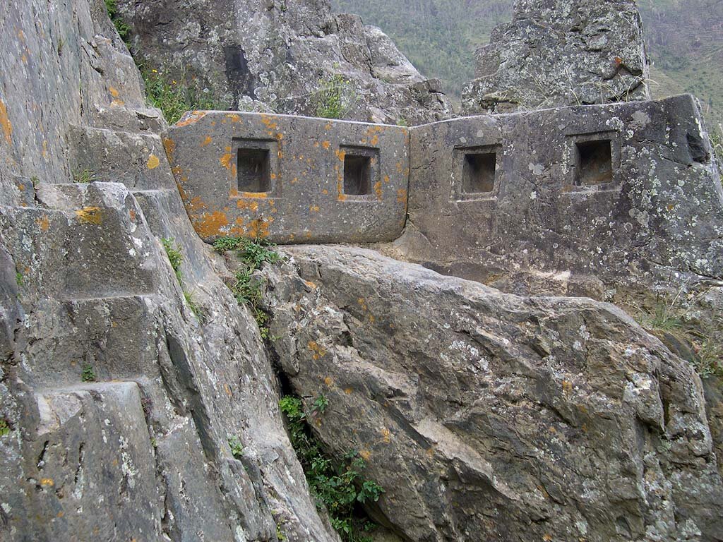 Фото: https://old.lah.ru/fotoarh/ors/oboi-peru.htm 