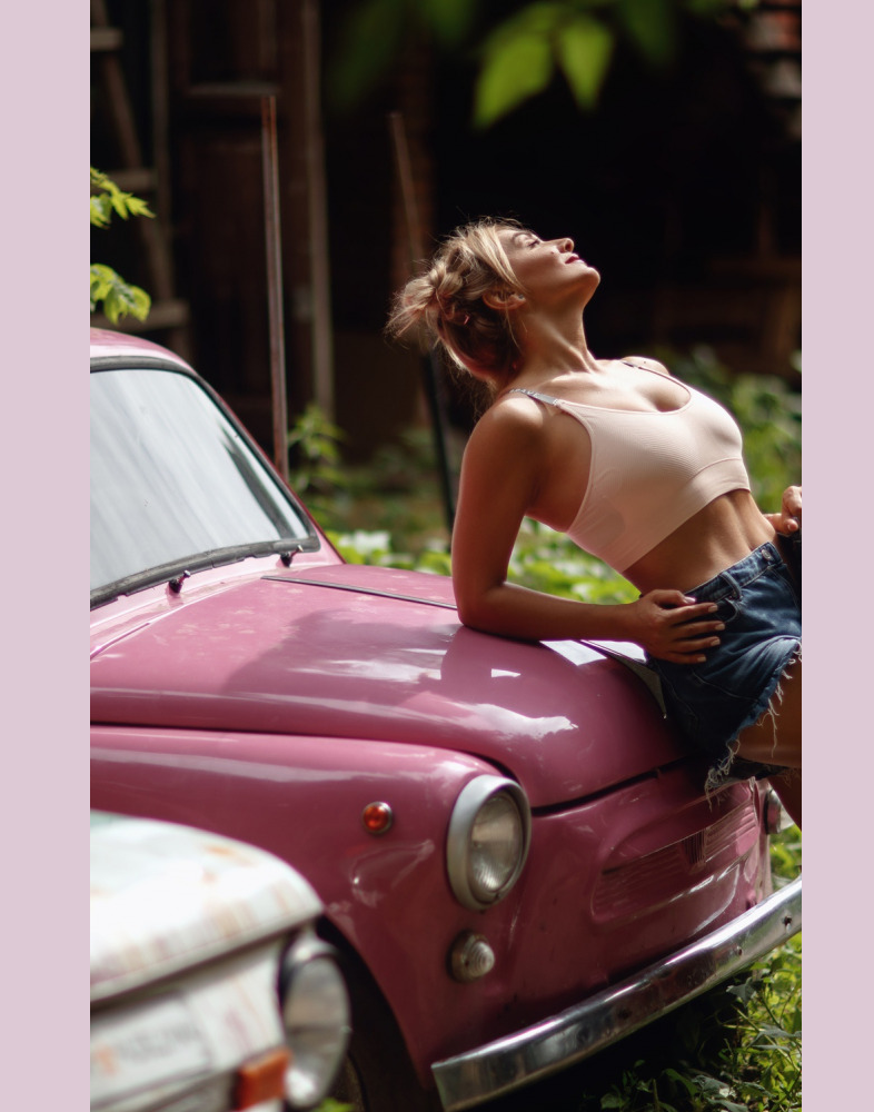 паз машина. необычные позы в машине. разные позы в машине. страсть в автомобиле. позы в автомобиле.