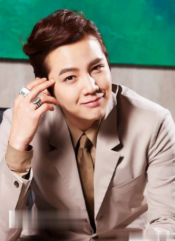 Чан Гын Сок родился в Танян Южная Корея 04.08.1987 года. Рост 182 см.