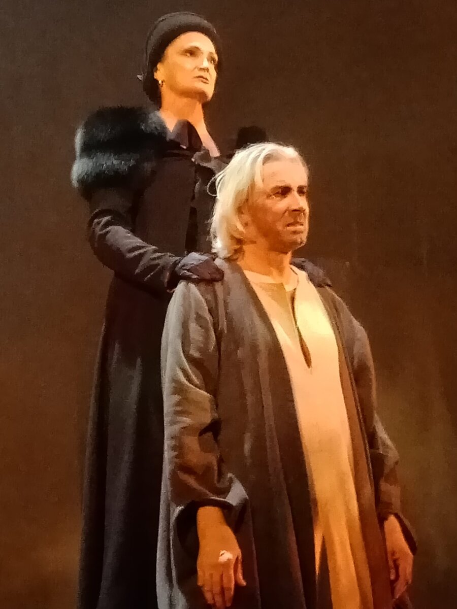 Олег Цветанович в роли Мастера во МХАТе имени Горького.