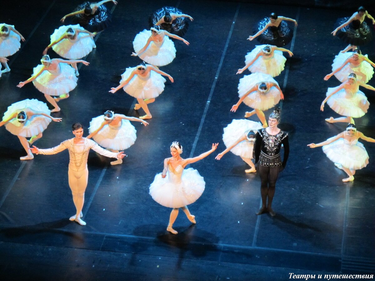 Тихон жизневский александринский театр. Анастасия теплицкая мгт театр. Большой театр паяцы 985. Оптимистическая трагедия прощальный бал александринский театр. Театр удиви.