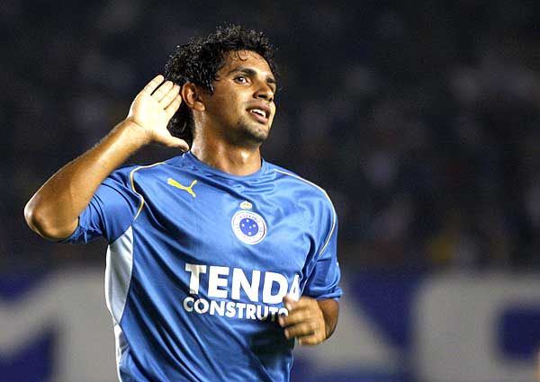 Источник: http://globoesporte.globo.com/ESP/Noticia/Futebol/Cruzeiro/0,,MUL453248-4401,00.html