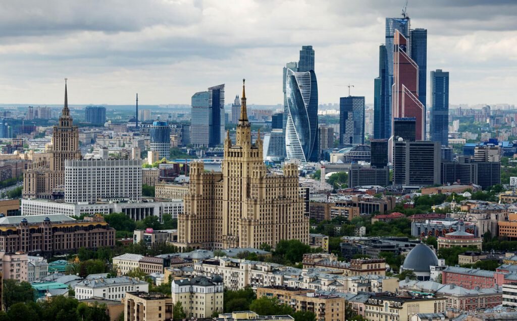 Фото: панорамый вид  Москвы с Баррикадной улицы ( аэросъёмка)
