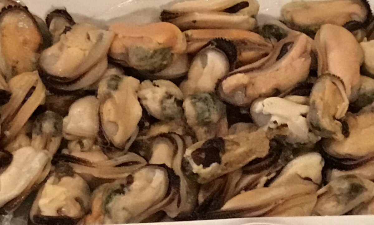 Замороженные мидии достаточно просто разморозить.