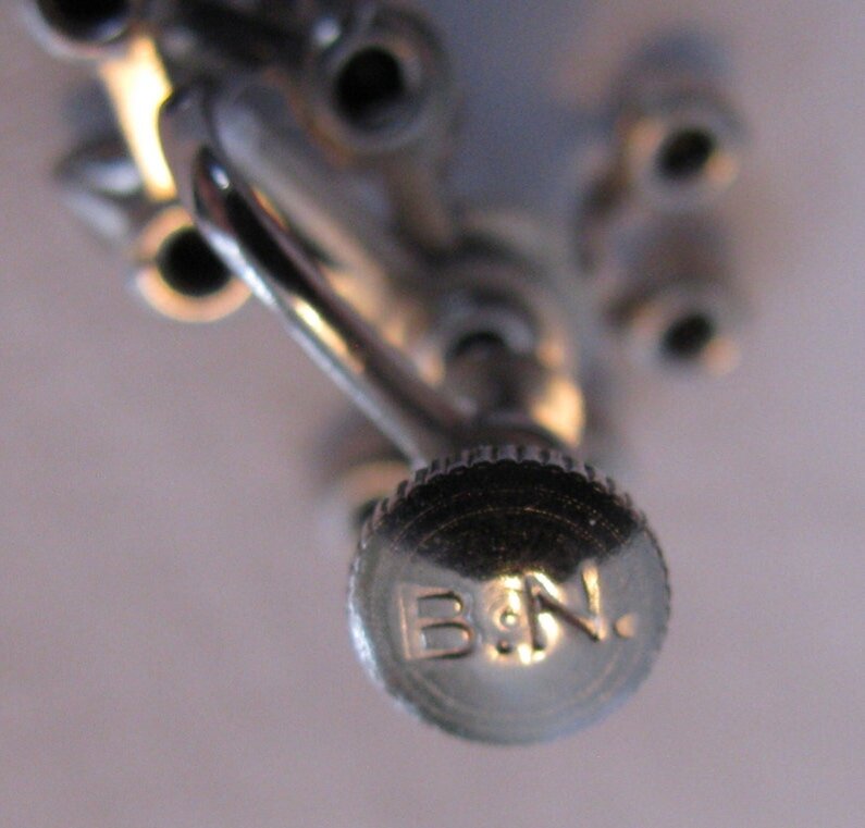 Маркировка Bugbee & Niles