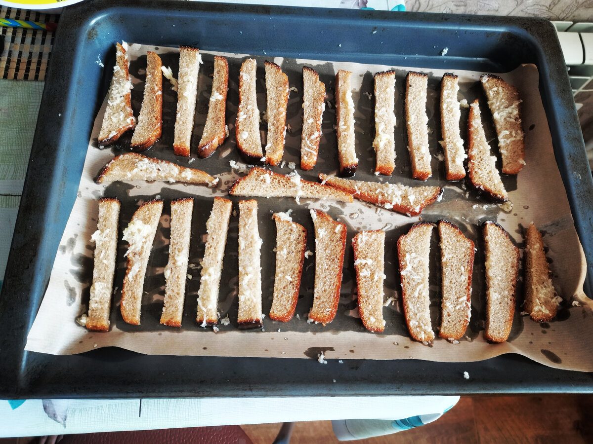 Гренки из чёрного или серого хлеба с чесноком на сковороде - рецепт автора Лидия Кригер