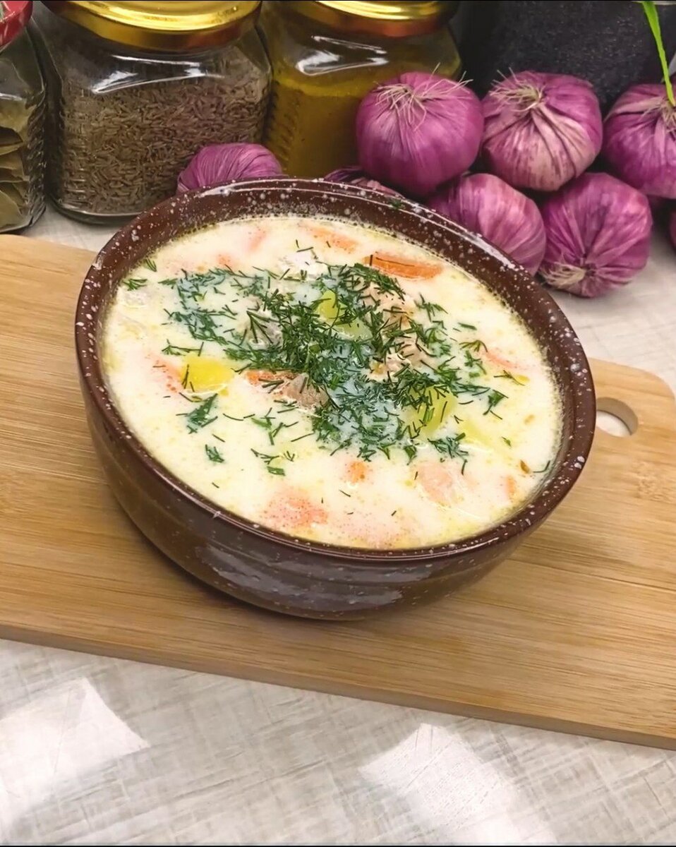 Лохикейтто финский сливочный суп. Лохикейтто финский сливочный суп. Сливочный суп. Финский суп nakkikeitto. Лохикейтто финский суп.