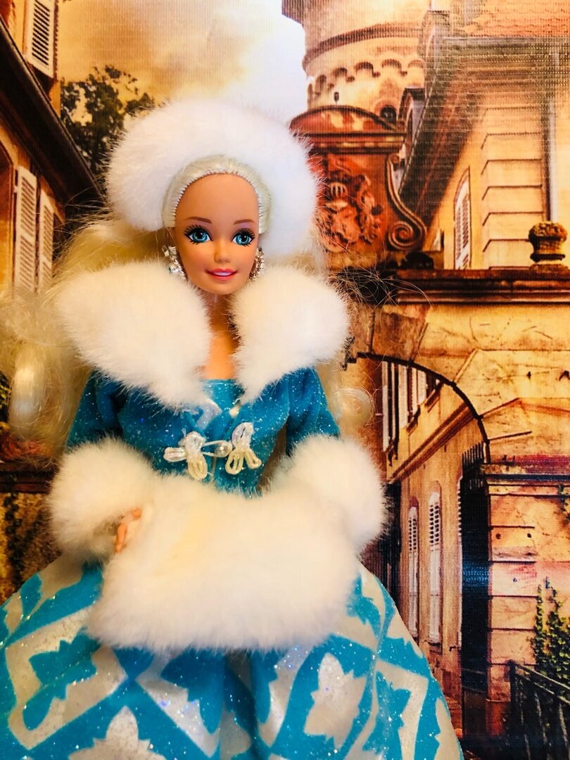 У этой куклы очень яркий мейкап