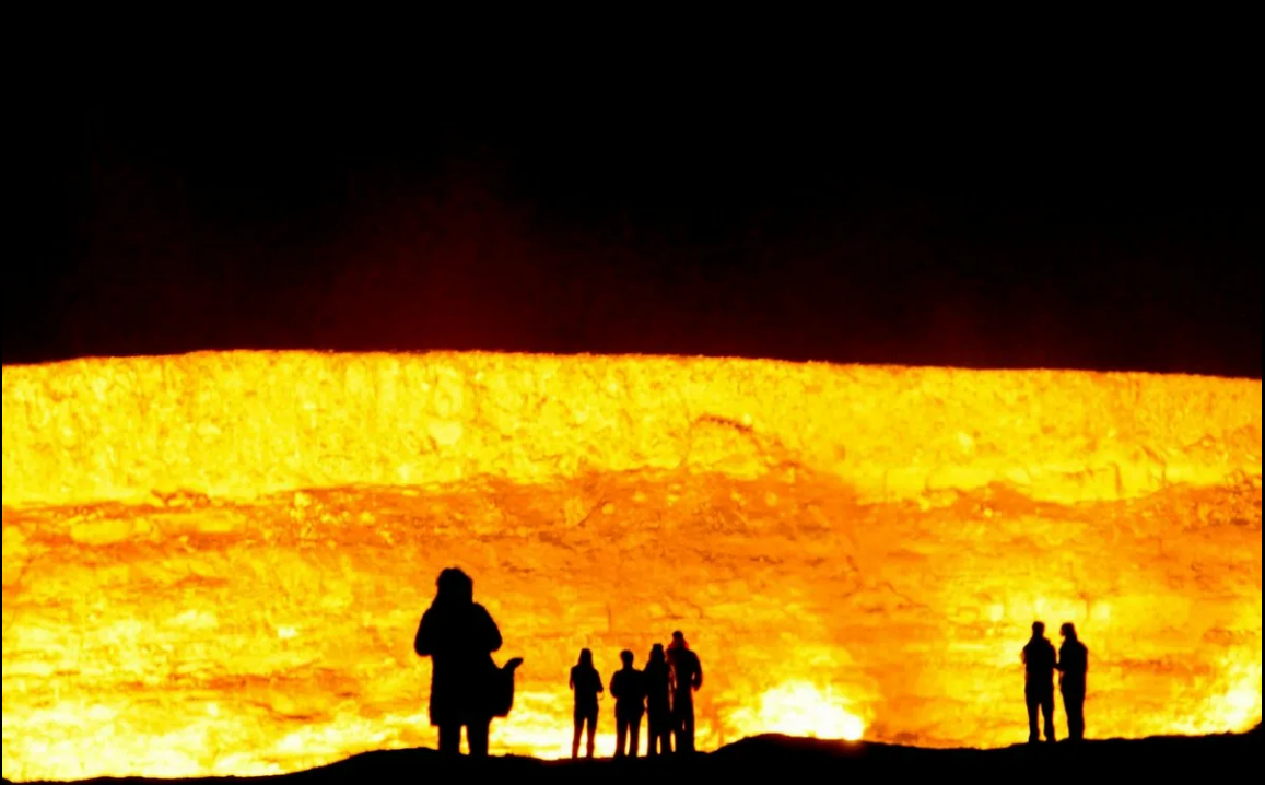 Врата Ада недалеко от поселения Дарваза,  республики Туркменистан (изображение взято из открытых источников)