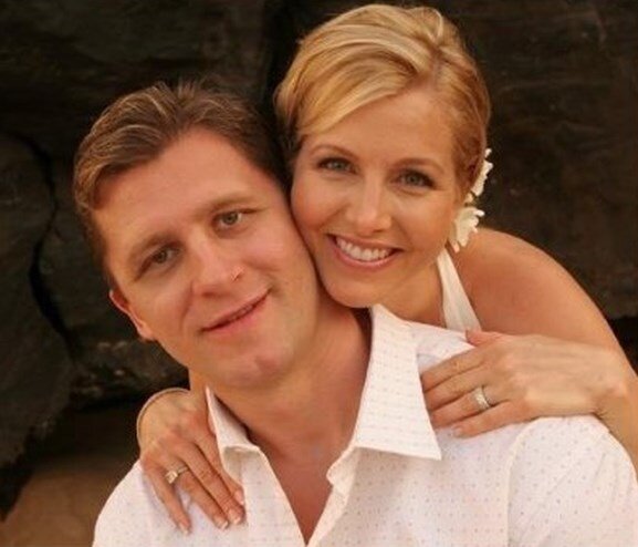 Фото: belarushockey.com Заслуженный мастер спорта Республики Беларусь - хоккеист Руслан Альбертович Салей с супругой Бетанн Салей