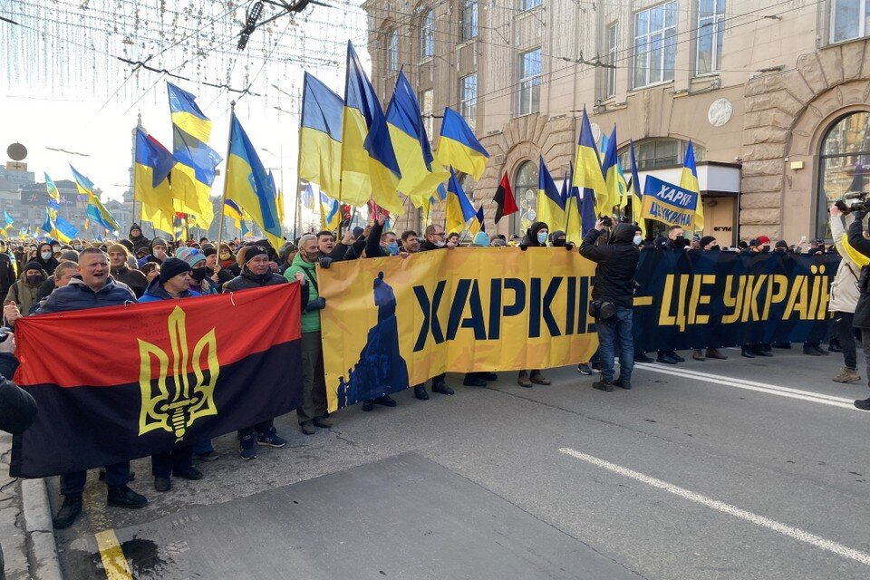     Горсовет Харькова препятствовал проведению «Марша Единства», подал иск в суд, но тот встал на сторону националистов. Елена МАТВЕЕВА