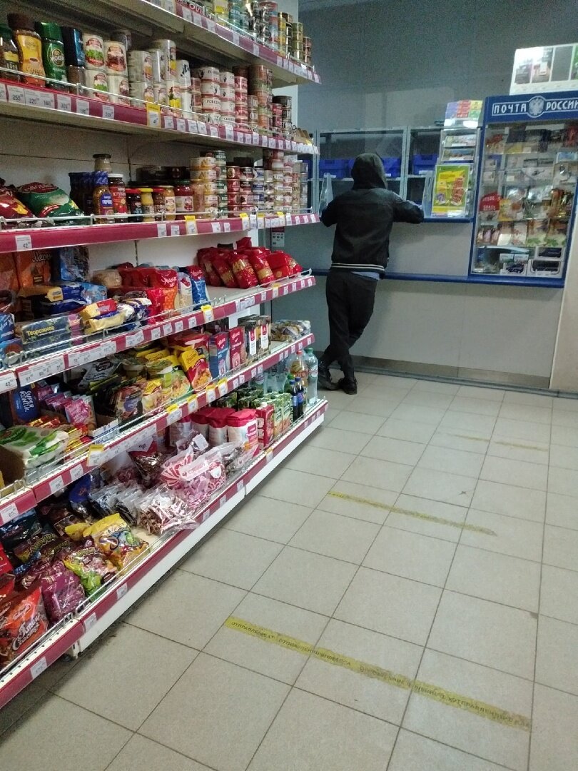 Если у теть Райки закрытся на зомби постакопалипс то можно недели 3 прожить только в туалет на двор надо ходить