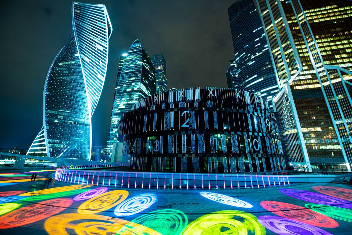 Сити новое обновление. Москоу Сити 2022. Амфитеатр Москва Сити. Площадь Москоу Сити. Территория Москва Сити