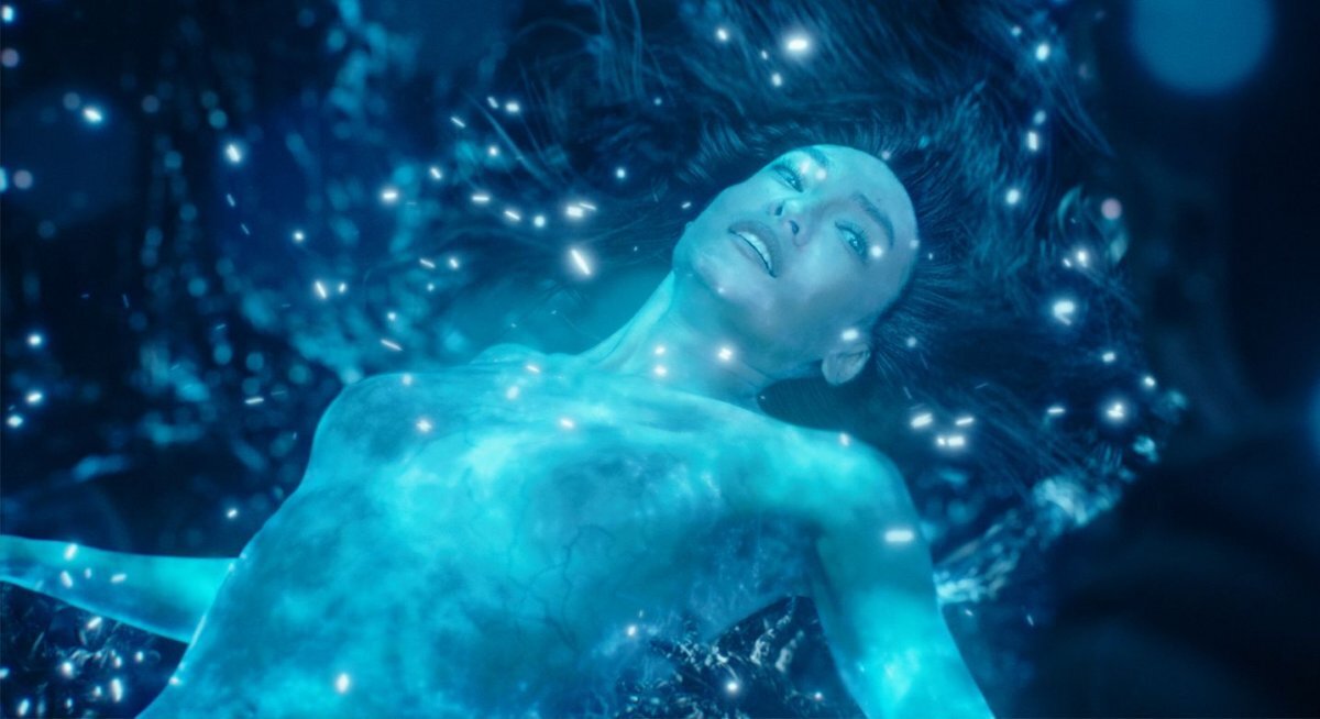 Искромётная женщина и в космосе не пропадёт. Кадр из сериала "Экспансия".