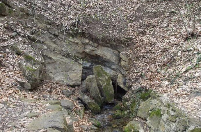 Вход в пещеру Сары-Коба. Алушта. Крым