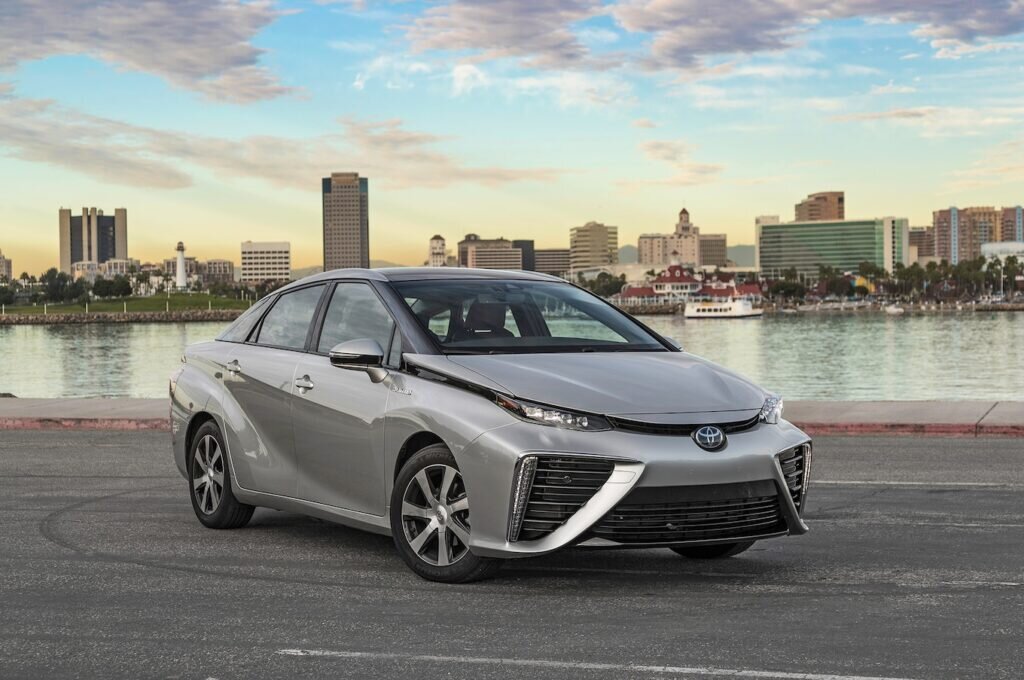 https://size-tire.com/wp-content/uploads/2020/06/2016-Toyota-Mirai-Fuel-Cell-front-three-quarter-1024x680.jpg