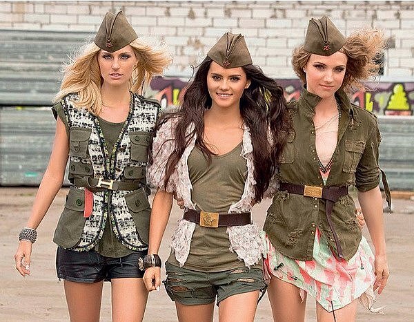 Пример стилизации в "патриотическом" духе - группа "Фабрика".