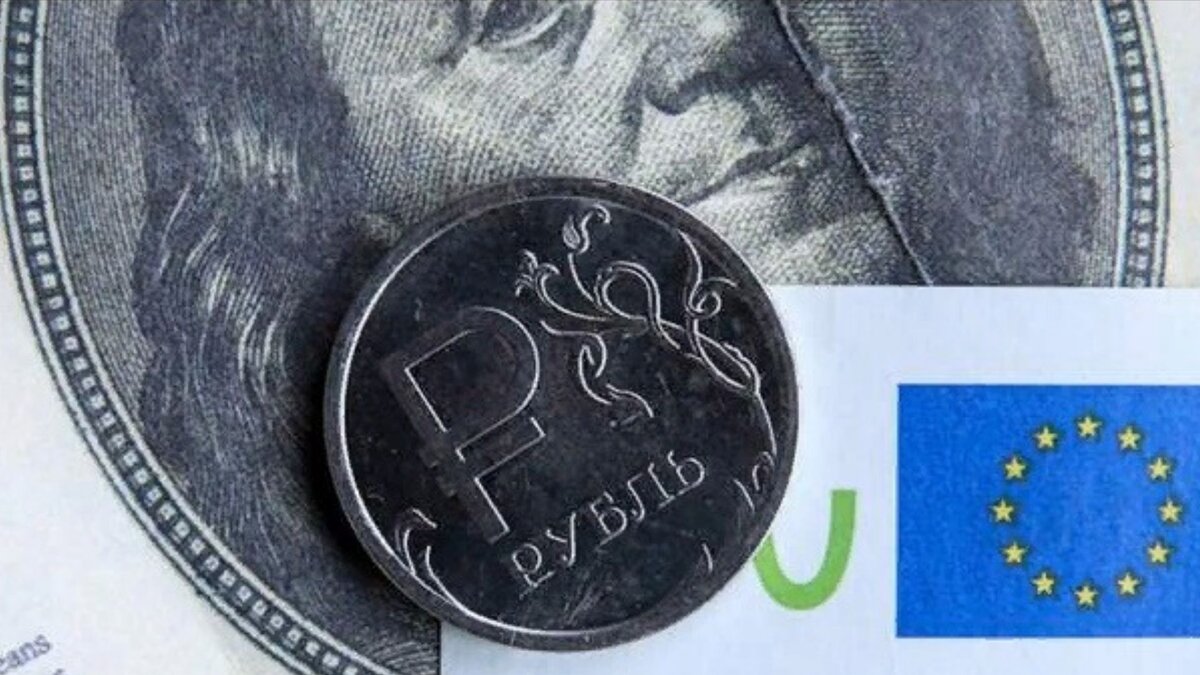 К устойчивым признакам российской экономики Владимир Путин причислил и рекордное положительное сальдо, на фоне которого укрепляется курс рубля, демонстрируя «лучшую динамику среди всех валют мира».