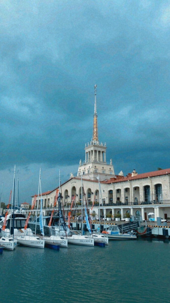                               Морской порт.Июль 2021 год (из личного архива)
