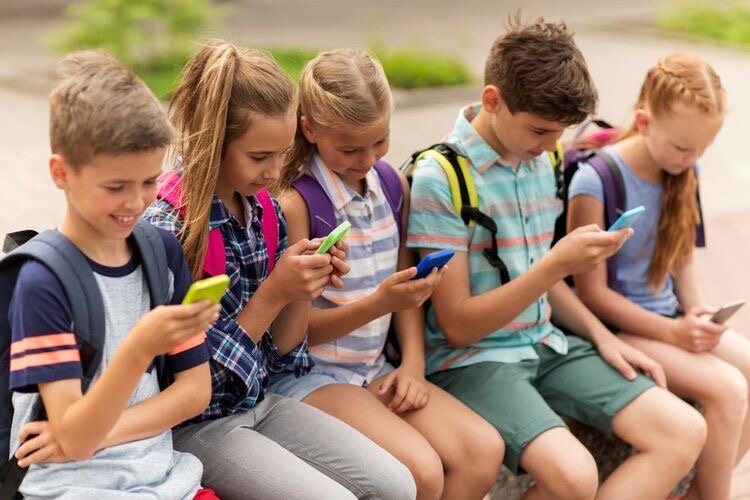 Цифровая активность ребят 5-10 лет составляет от одного до трех часов в сутки, а вместе с просмотром телевизора - 3-5 часов в день!
