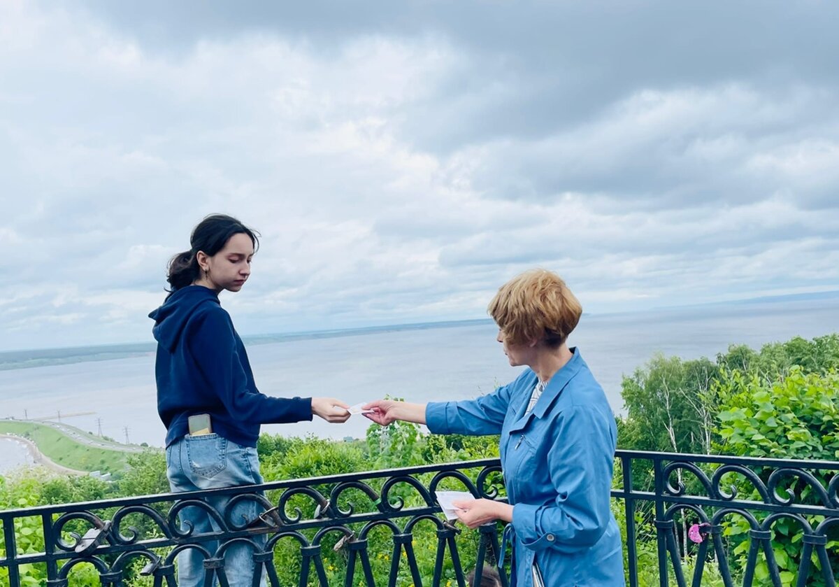 Ульяновцы получили от сотрудников Дворца книги стихотворные строки