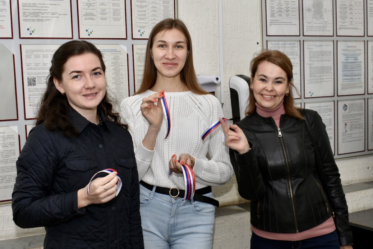 сотрудники свердловского Росреестра