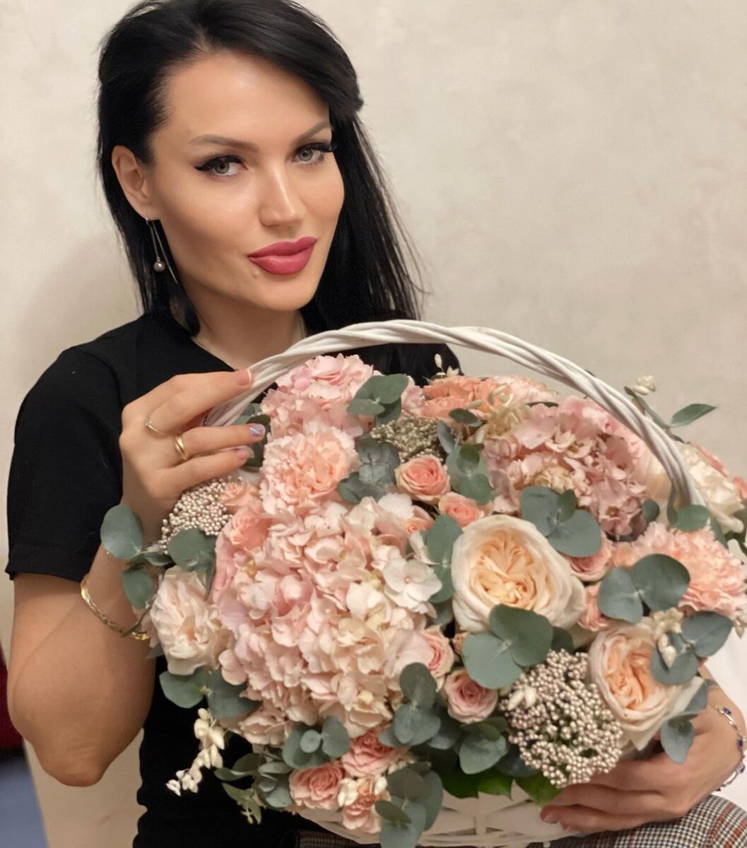    Милена приготовила цветы для артистаСоцсети Милены Дейнеги