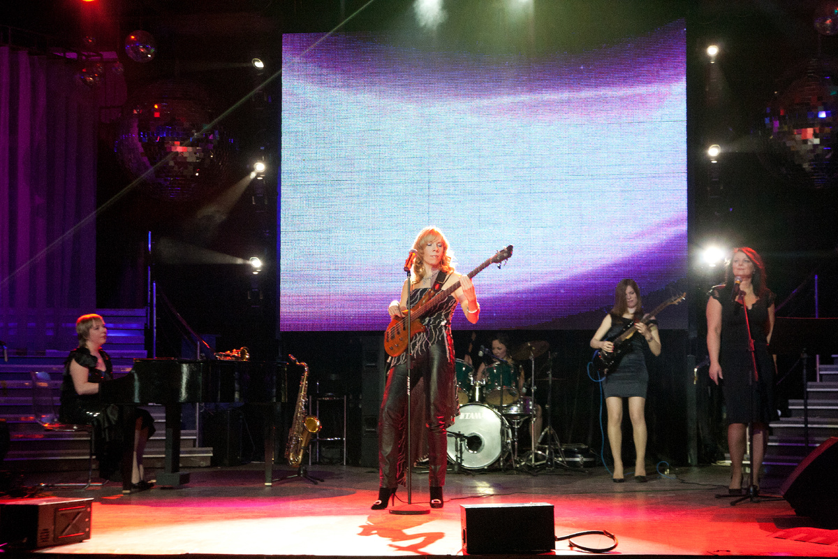 съемки телевизионной программы. пою и играю свою авторскую композицию