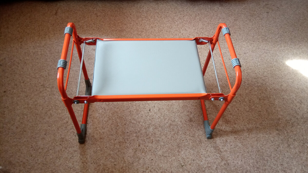 Так она ставится для работы сидя