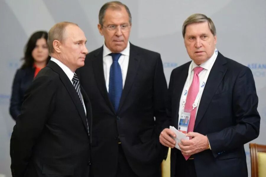 Владимир Путин, Сергей Лавров, Юрий Ушаков.