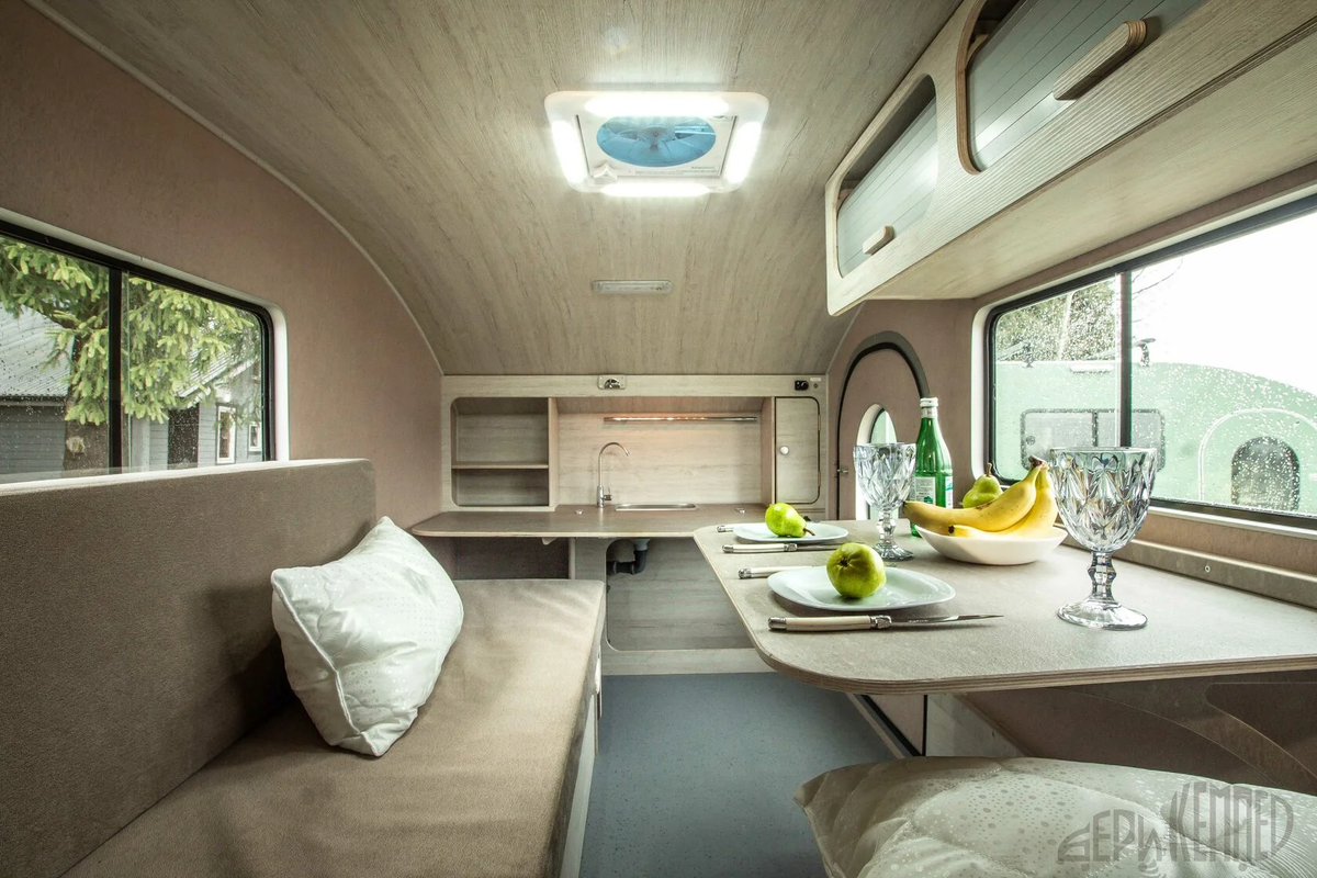 Интерьер дома на колесах Кемперус Нейва