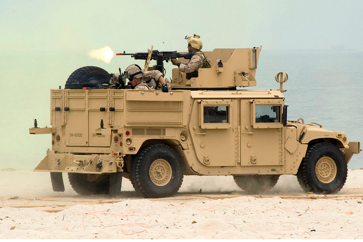 Американский брат...Усовершенствованный  HMMWV, включает бронированную орудийную башню. 