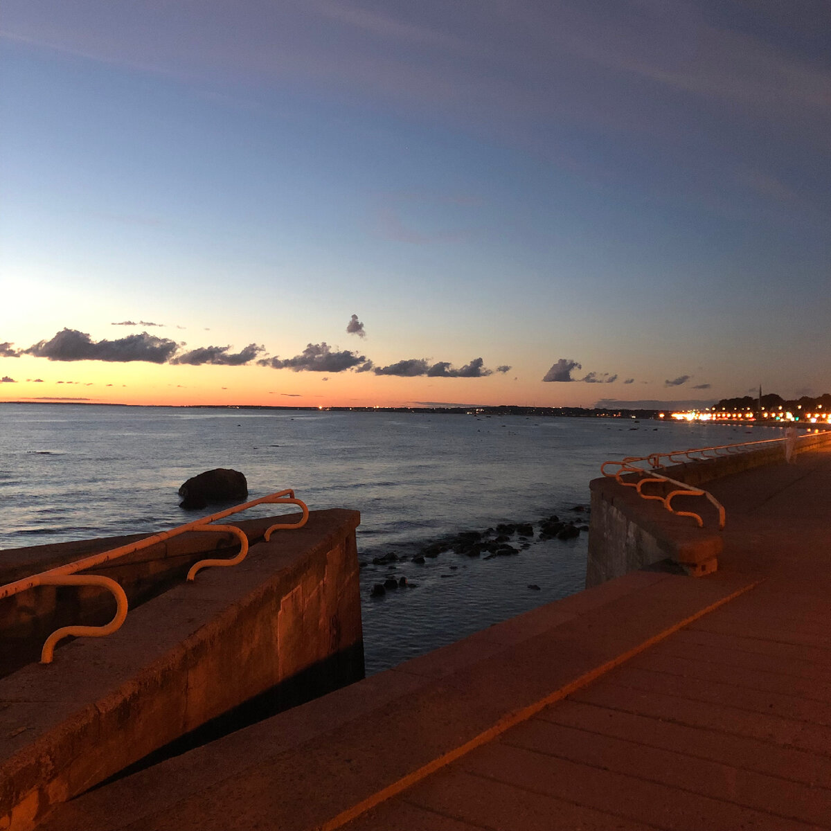 Фото автора. Незадолго до полуночи. 7 августа 2022. 