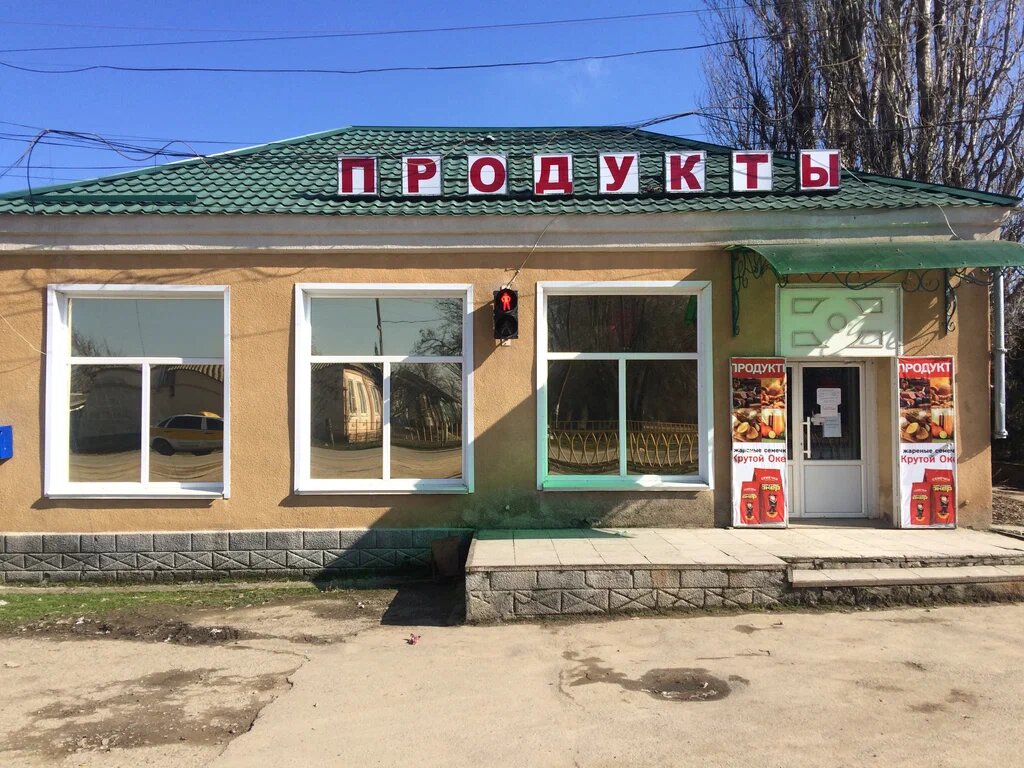 Продавцы в таких маленьких магазинчиков знают всё, что происходит в посёлке, непременно всё о каждом!        (фото из открытых источников)