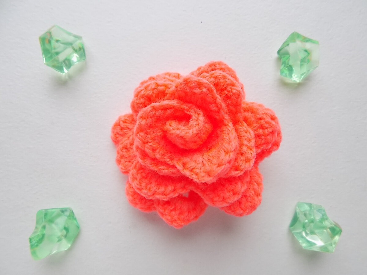 Пышная роза связанная крючком