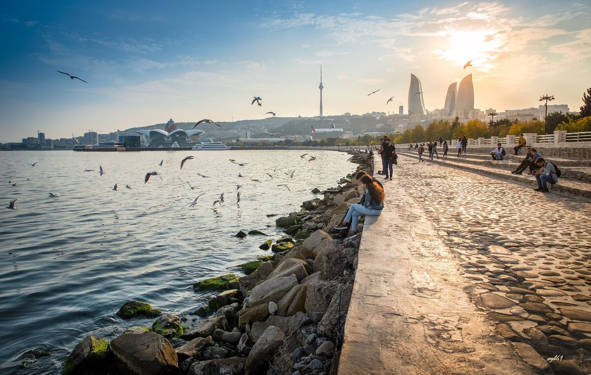  Краткое описание
Баку называют главным мегаполисом Кавказа, и это вполне заслуженно, ведь в городе проживает свыше 2 300 000 человек.-8