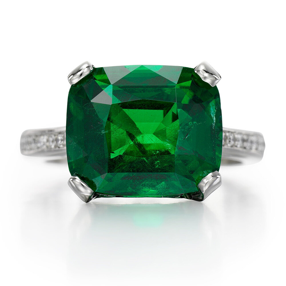 Кольцо из платины с цаворитом и бриллиантами. 2013. Фото: Sotheby's