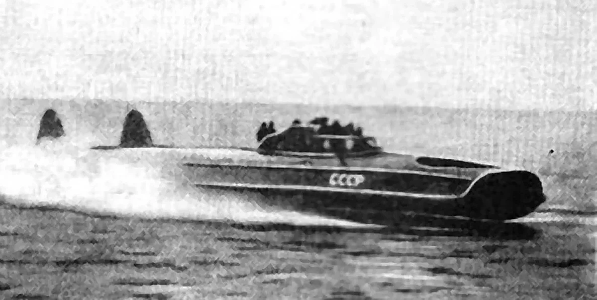 1937, 1 октября - В Копорской губе Финском заливе испытан катер на воздушной подушке В.И. Левкова - Л-5. На испытательных пробегах он достиг скорости 73 узла.