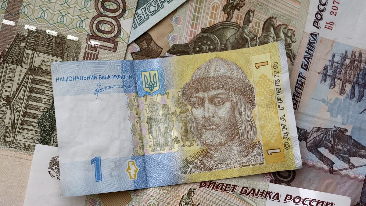    Денежные купюры и монеты России и Украины© РИА Новости / Александр Демьянчук