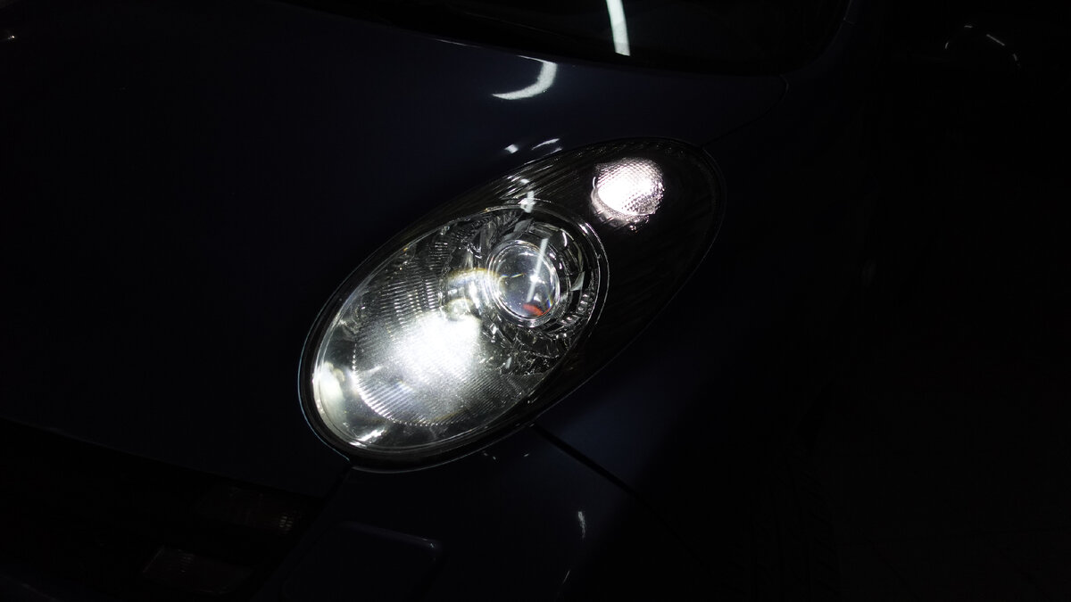 Замена ламп ближнего света на Nissan Micra (March). Установка Bi Led линз.  | Edison Studio - тюнинг и ремонт фар в Балашихе | Дзен