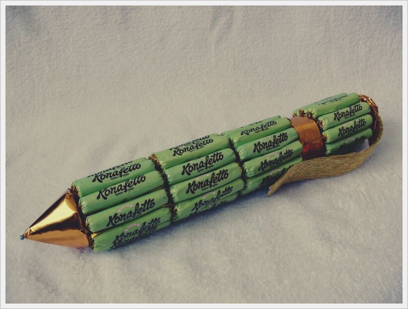 Карандаш из конфет