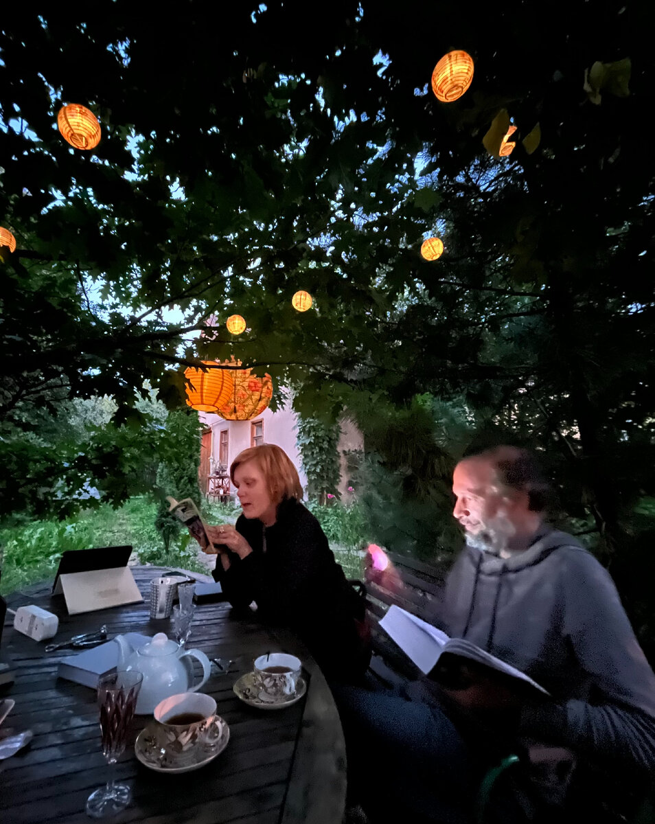 Читаем бумажные книги вслух 