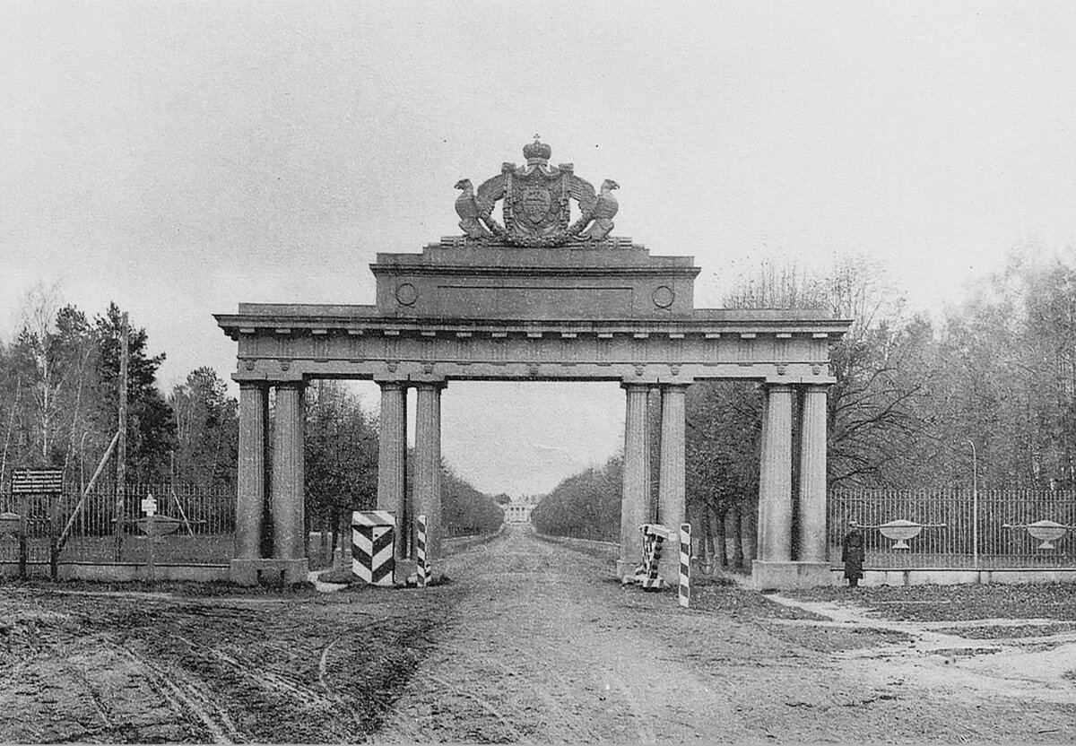 Чугунные ворота - копия ворот в Павловске