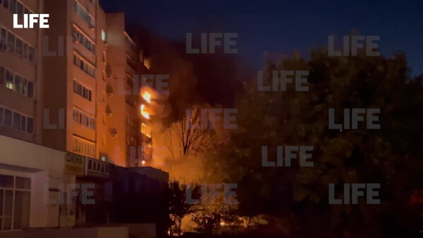 Последствия крушения Су-34 в Ейске. Видео © LIFE