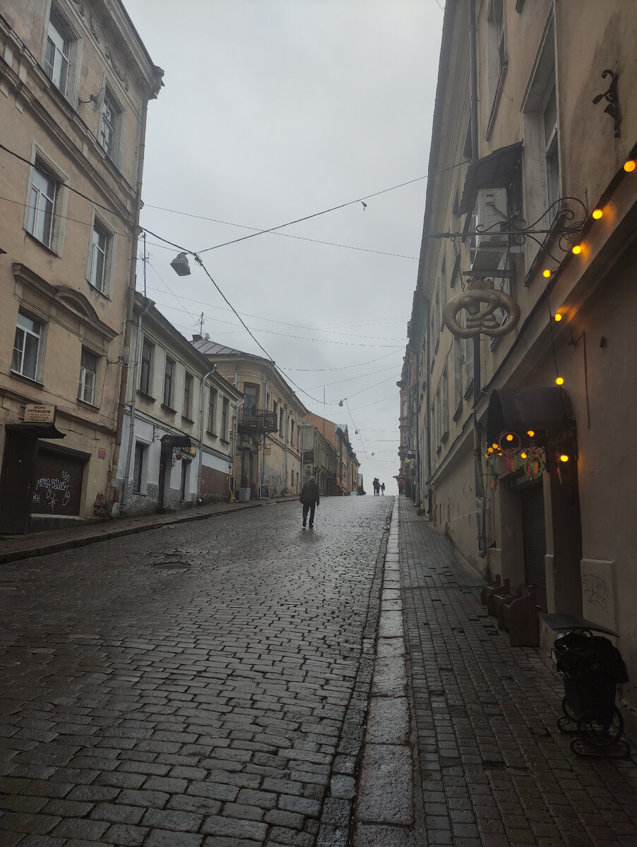 Выборг сегодня. До идеала ещё далеко. Но намного лучше, чем было.