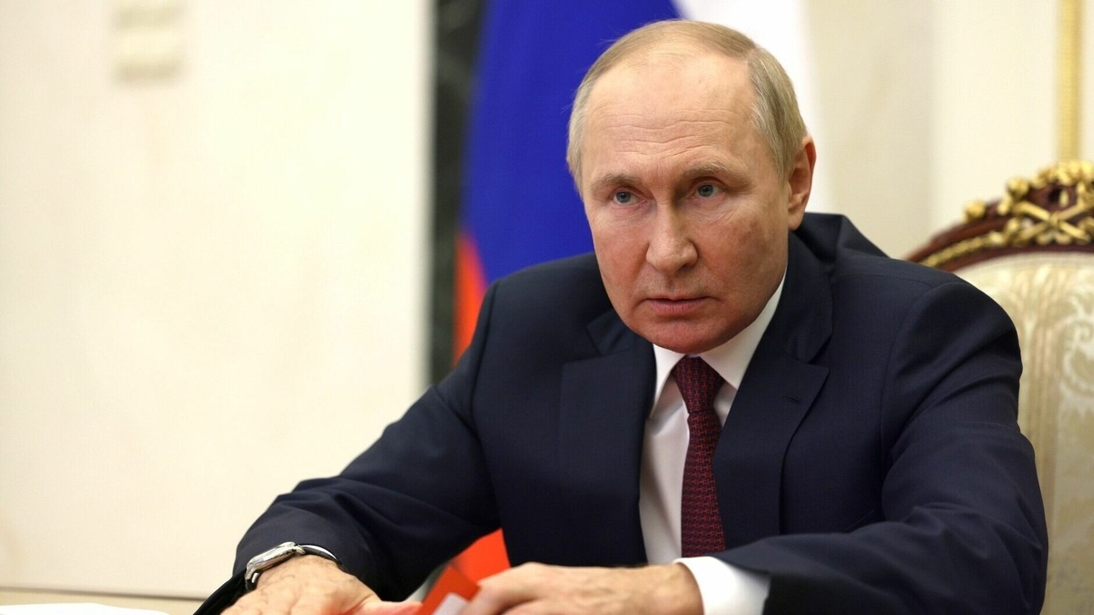     На заседании Совета Безопасности Российской Федерации президент сказал, что киевские власти занимаются преступным формированием в регионах РФ бандитского подполья.